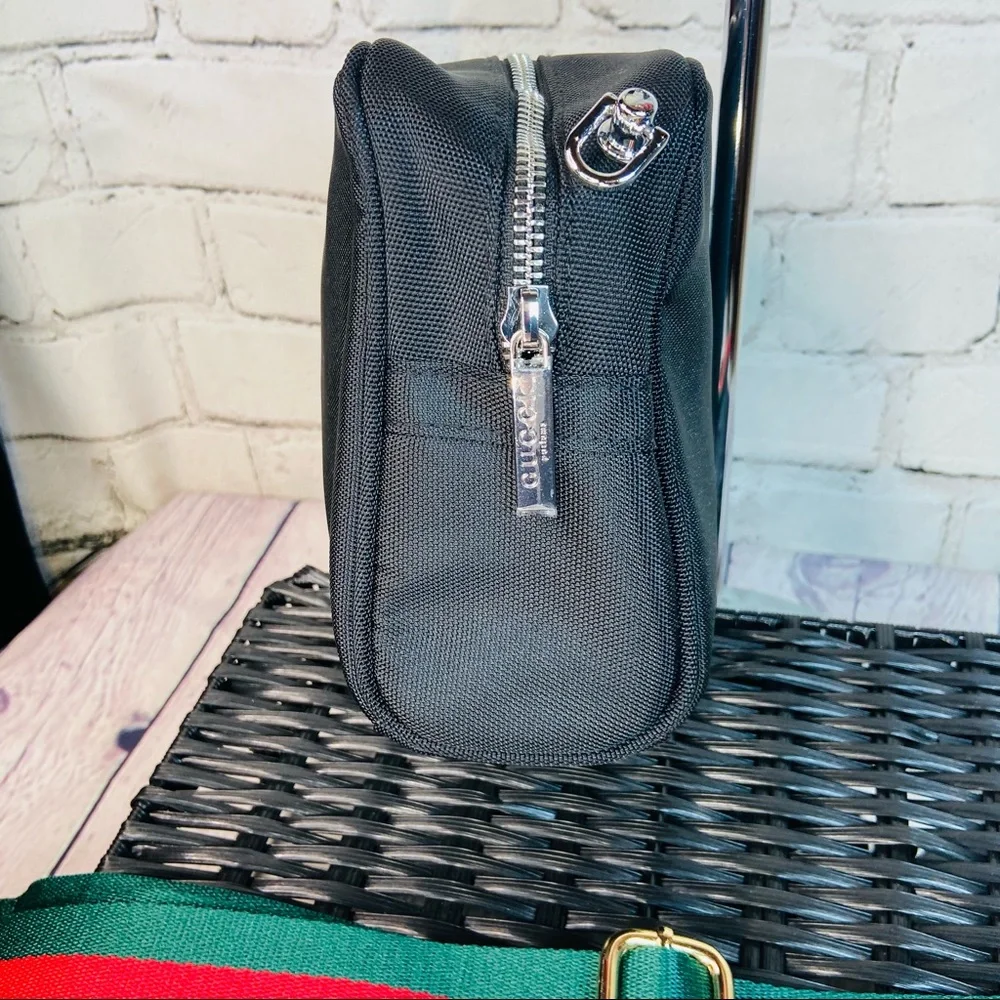 GUCCI crossbody bag from the beauty line with thick crossbody strap - Picture 4 of 12